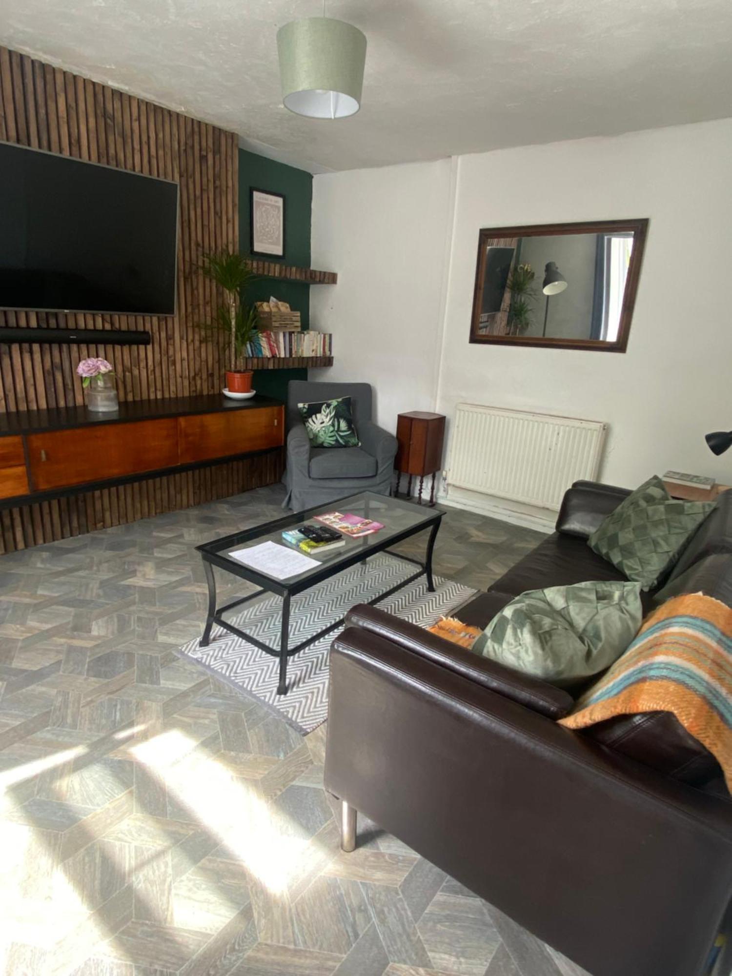 Llwynypia Mountain View Two Bedroom מראה חיצוני תמונה